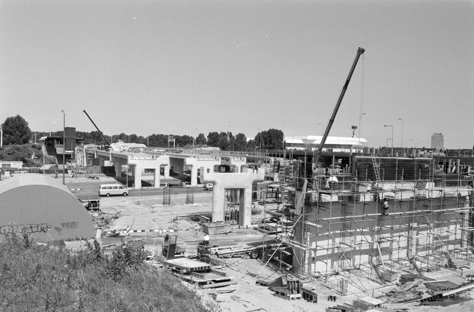 Bouw viaducten bij station RAI voor trein en sneltram in Amsterdam, Bestanddeelnr 934-4795