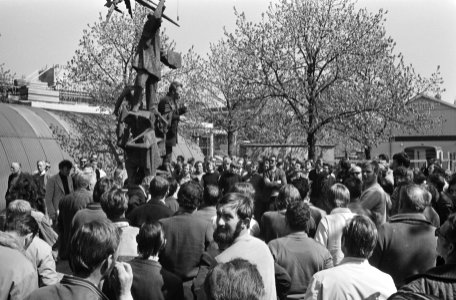 Bouwvakkers bijeen op het Museumplein, Bestanddeelnr 924-5133