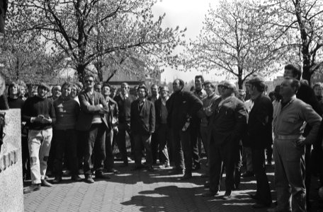 Bouwvakkers bijeen op het Museumplein, Bestanddeelnr 924-5136