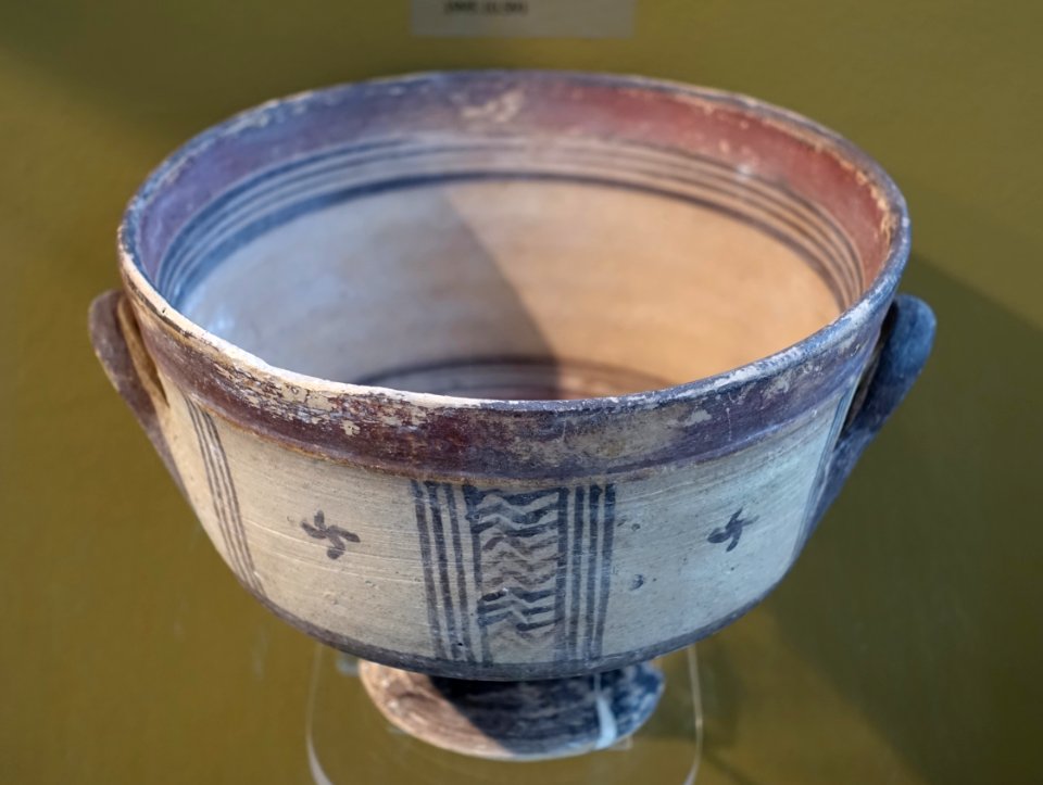 Bowl on low foot, Cypro-Geometric III, Bichrome III Ware - Harvard Semitic Museum - Cambridge, MA - DSC06403