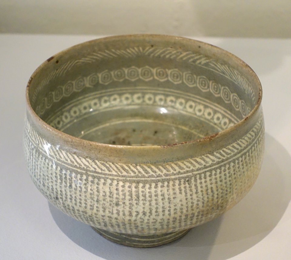 Bowl with stamped and inlaid decoration, Korea, Joseon, 15th century AD, stoneware - Östasiatiska museet, Stockholm - DSC09427