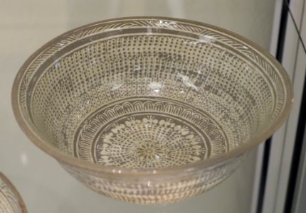 Bowl with stamped decoration of a 'rope curtain' pattern inlaid with white slip, Korea, Joseon, 15th century AD, stoneware - Östasiatiska museet, Stockholm - DSC09426