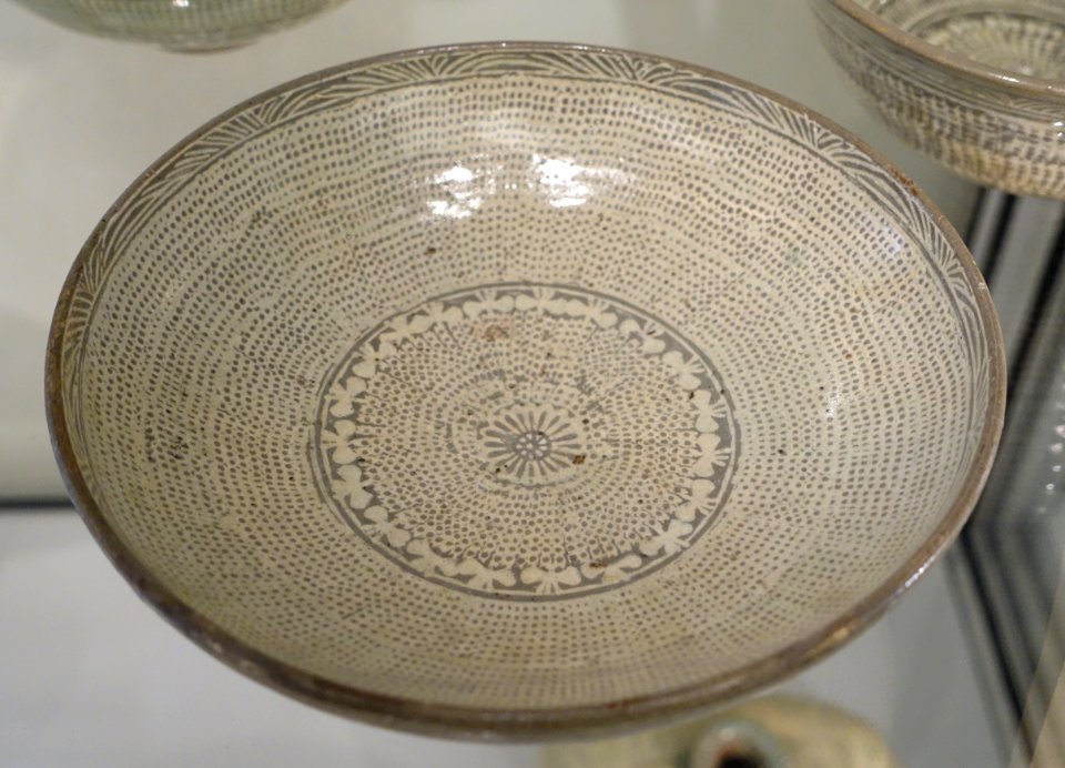 Bowl with stamped and inlaid decoration, intended for official use, Korea, Joseon, 15th century AD, stoneware - Östasiatiska museet, Stockholm - DSC09425