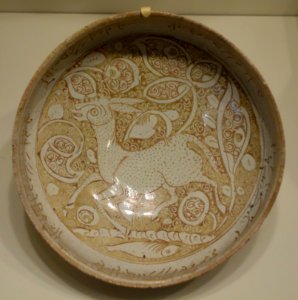 Bowl with running quadruped, Iran, Ilkhanid period, 2nd half of 13th century, earthenware with overglaze luster painting - Cincinnati Art Museum - DSC04063