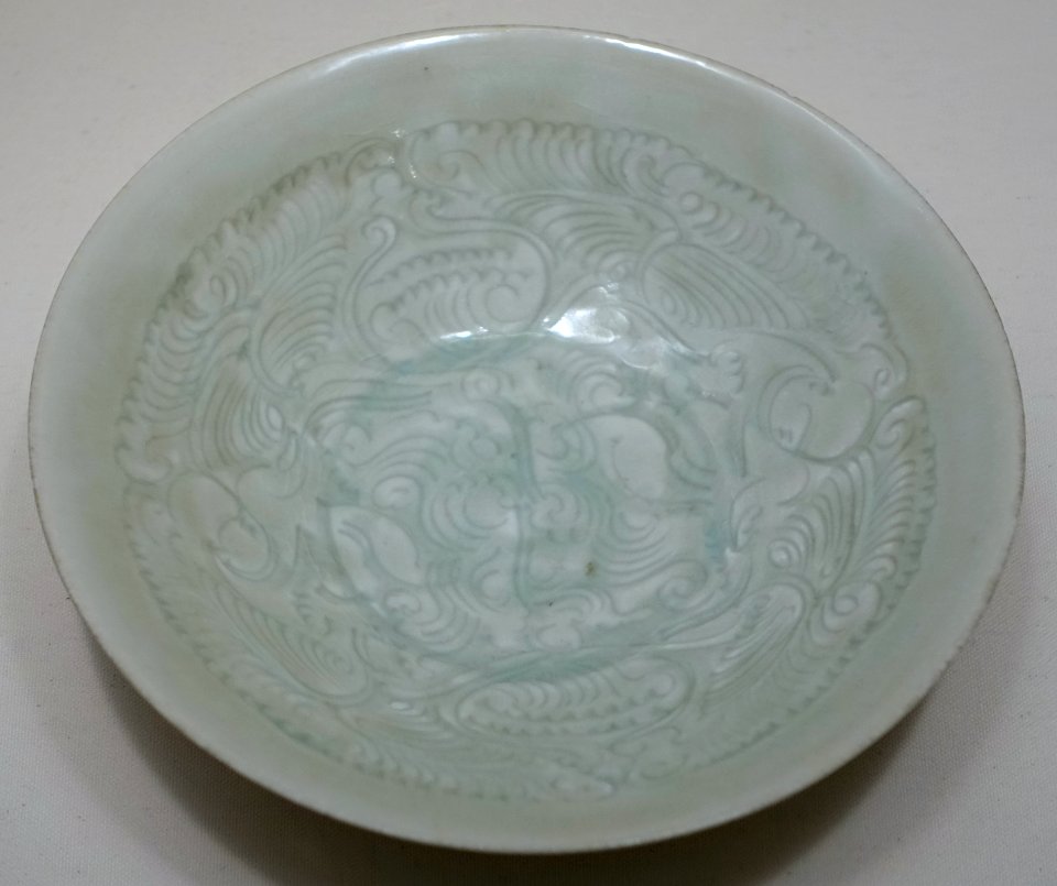 Bowl, qingbai ware, China, Southern Song dynasty, 1127-1279 AD, porcelain, incised decoration, transparent bluish glaze - Dallas Museum of Art - DSC05119