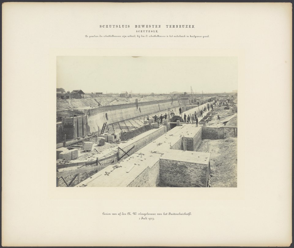 Bouw van de schutkolk, gezien vanaf de noordwestelijke vleugelmuur van het buite, Bestanddeelnr 879