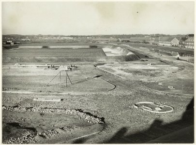Bouw van het Haarlem stadion aan de Jan GijzenvaartSportweg. NL-HlmNHA 54005525