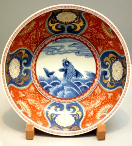 Bowl 2, Imari ware, Edo period, 17th-18th century, stormy seascape design in overglaze enamel - Tokyo National Museum - DSC05316