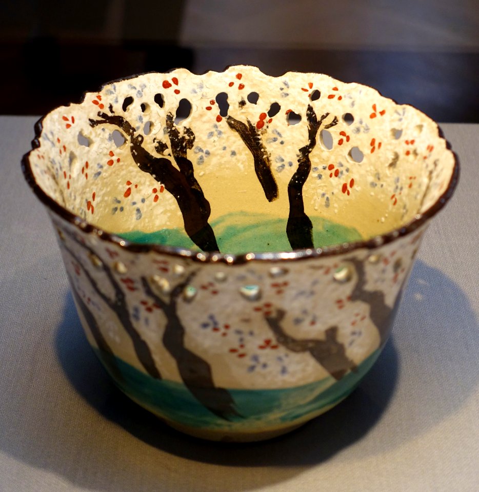 Bowl with cherry tree design and openwork, by Nin'nami Dohachi, Edo period, 1800s AD, ceramic, overglaze enamel - Tokyo National Museum - Ueno Park, Tokyo, Japan - DSC08931