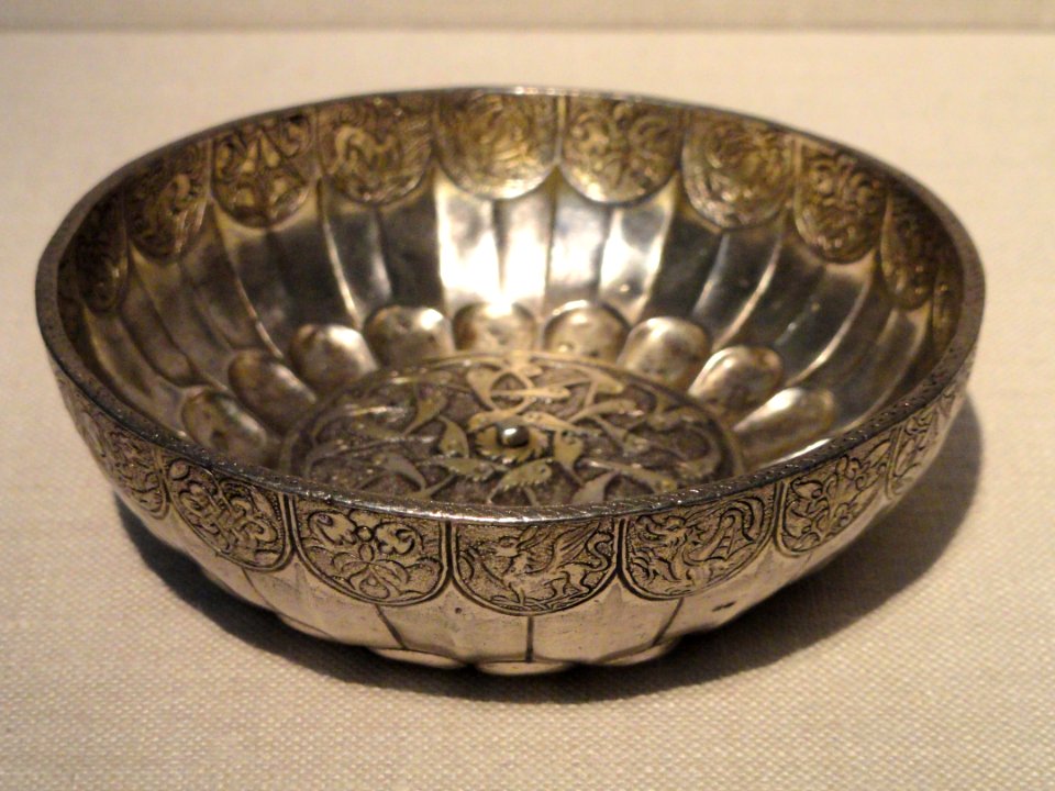 Bowl, Turkey, late 15th - early 16th century AD, silver, chased and gilded - Freer Gallery of Art - DSC05438