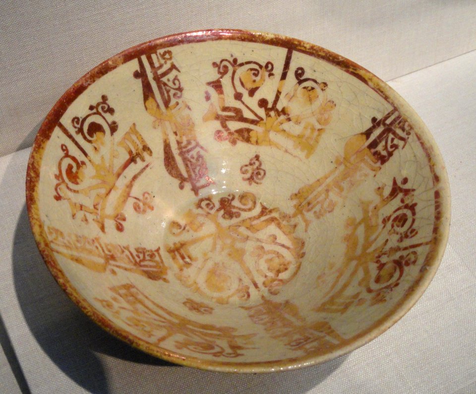 Bowl, Egypt, 12th century AD, earthenwave painted over glaze with luster - Freer Gallery of Art - DSC05305