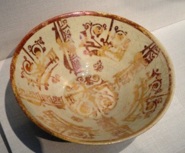 Bowl, Egypt, 12th century AD, earthenwave painted over glaze with luster - Freer Gallery of Art - DSC05305