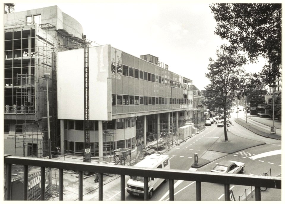 Bouw van het arbeidsbureau (later UWV) aan de Jansweg. NL-HlmNHA 54023636