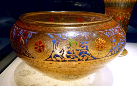 Bowl, Syria, 1350s-1400s, glass gilded and enameled - Freer Gallery of Art - DSC04582