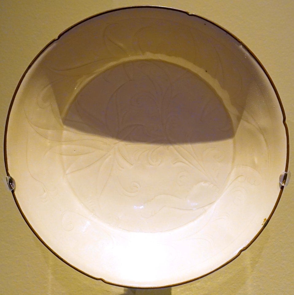 Bowl, Ding ware, China, Hebei province, Northern Song dynasty, 12th century, white stoneware, underglaze incised decoration, metal rim - Montreal Museum of Fine Arts - Montreal, Canada - DSC09639