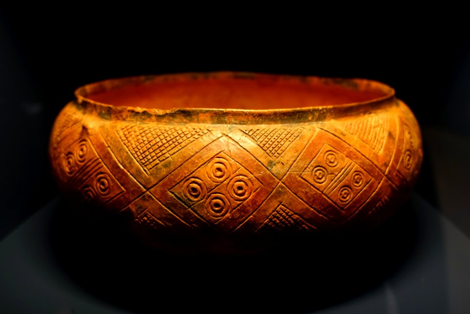 Bowl, Alb-Hegau ceramics, 800-650 BC - Landesmuseum Württemberg - Stuttgart, Germany - DSC02789