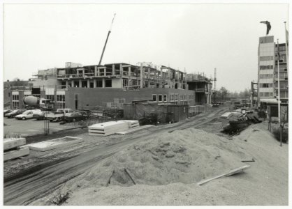 Bouw van het congrescentrum van Van der Valk. NL-HlmNHA 54034030