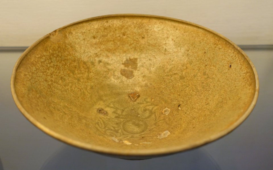 Bowl, Ly dynasty, 11th-13th century AD, stoneware - Museum of Vietnamese History - Ho Chi Minh City - DSC06174