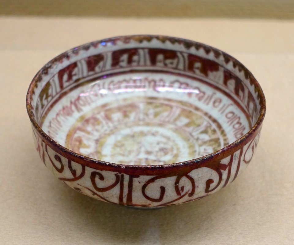 Bowl, Iran, 1100s-1200s AD, ceramic - Hakone Museum of Art - Hakone, Kanagawa, Japan - DSC08281