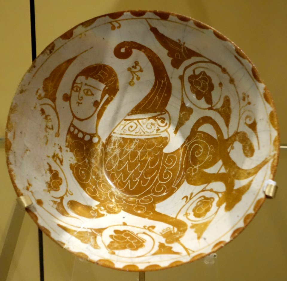 Bowl, lustre-ware, Tell Minis style, Syria, about AD 1075-1100 - Royal Ontario Museum - DSC04806