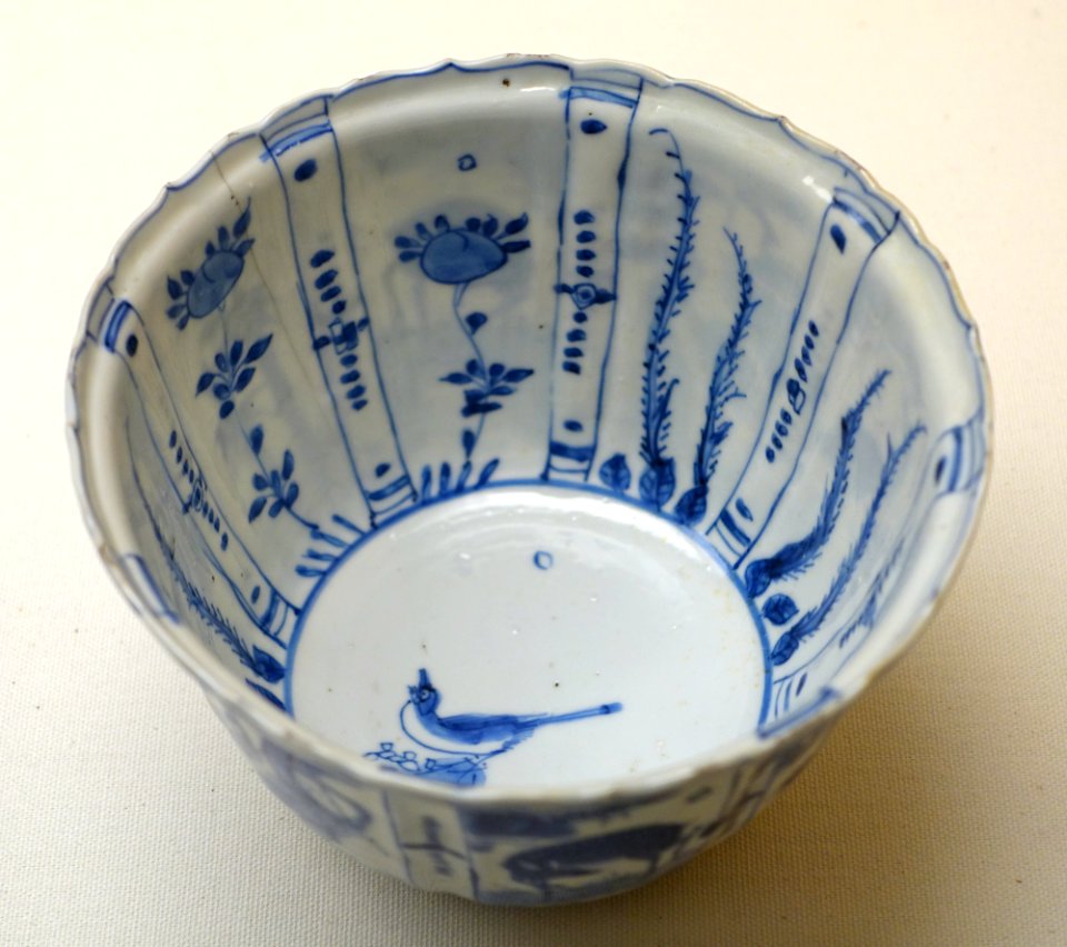 Bowl, China, late Ming dynasty, Wanli period, around 1600 AD, blue and white porcelain (Kraakporselein) - Ethnological Museum, Berlin - DSC02013