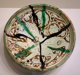 Bowl with prancing lion, Iran, Garrus district, Seljuk period, 12th or 13th century AD, earthenware with carved and painted slip design under transparent glaze with splashes - Cincinnati Art Museum - DSC03985