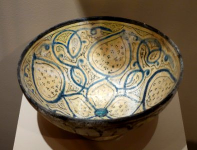 Bowl with central flower and four fig-shaped medallions, Iran, 12th-13th century AD, earthenware - Huntington Museum of Art - DSC04992