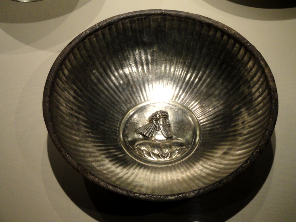 Bowl with profile bust of a nobleman, Iran, Sasanian period, 3rd century AD, silver and gilt - Arthur M. Sackler Gallery - DSC05872