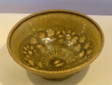 Bowl, celadon glaze ceramic - Lý dynasty, 11th-12th century AD - Vietnam National Museum of Fine Arts - Hanoi, Vietnam - DSC05398
