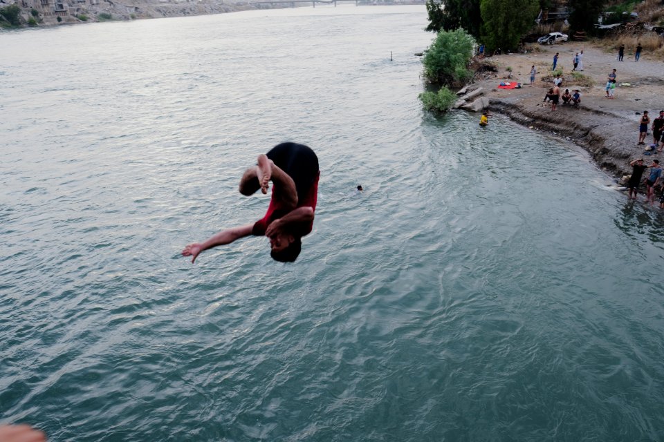 Boys playing and diving at the Old Bridge over the Tigris in Mosul in 2019 during the summertime 14