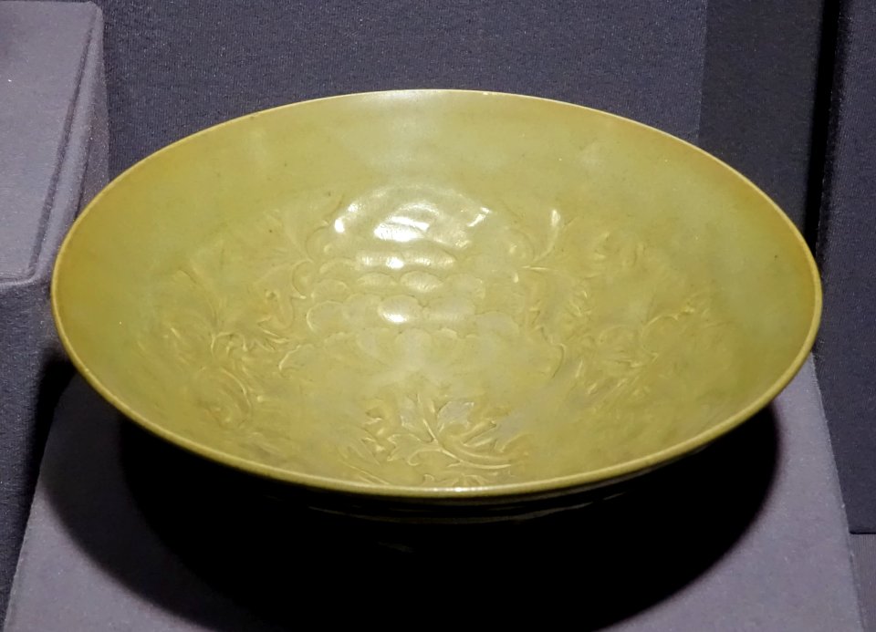 Bowl, China, Northern Song dynasty, 960-1127 AD, stoneware, celadon glaze - Museum of Anthropology, University of British Columbia - DSC09143