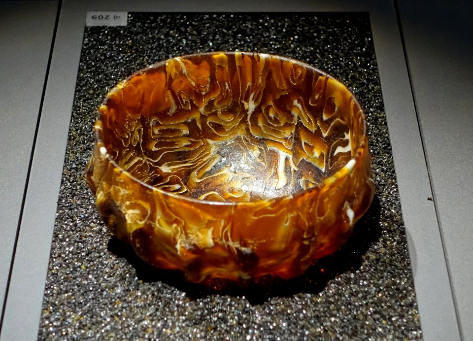Bowl with ribbed shell, Italy, Roman, 1 to 50 AD, mosaic glass - Landesmuseum Württemberg - Stuttgart, Germany - DSC03326