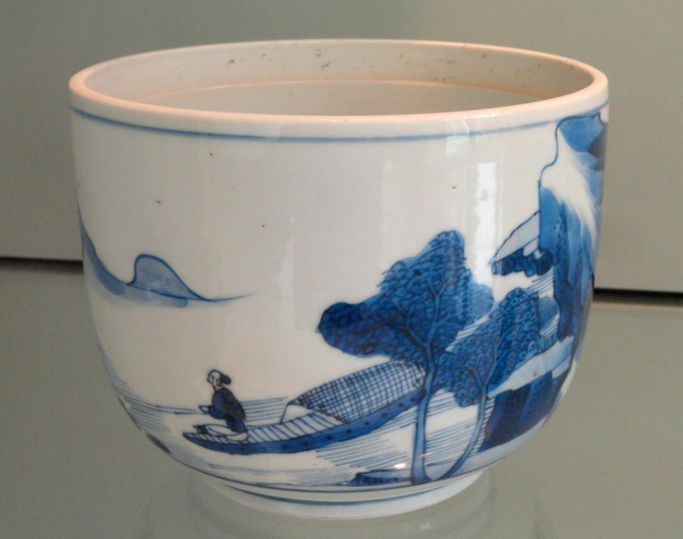 Bowl with Scholar in a Landscape, c. 1700-1720, Jingdezhen, hard-paste porcelain with underglaze cobalt - Gardiner Museum, Toronto - DSC00732
