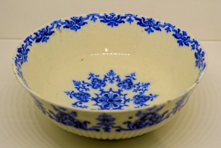 Bowl, Saint-Cloud Factory, France, c. 1700-1715, soft-paste porcelain - Montreal Museum of Fine Arts - Montreal, Canada - DSC09248