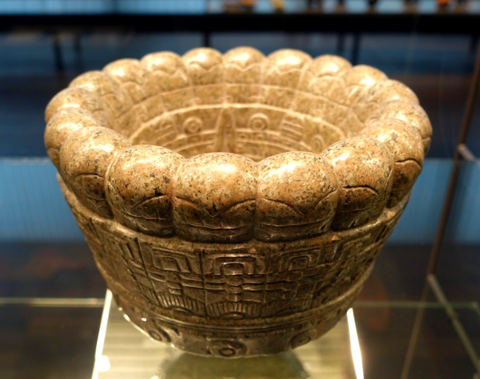 Bowl - Aztec - Ethnological Museum, Berlin - DSC00905