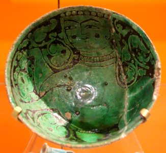 Bowl with a sphinx or Buraq (the Prophet's mount), Iran, 11th-12th century, slip-excised earthenware - Royal Ontario Museum - DSC04643