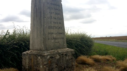 Brétigny - 08 - Stele du traité de Bretigny