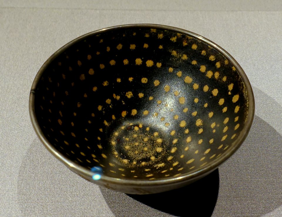 Bowl with spot design, Jizhou ware, China, Southern Song dynasty, 1100s-1200s AD, ceramic, glaze with tortoiseshell pattern - Tokyo National Museum - Tokyo, Japan - DSC08396