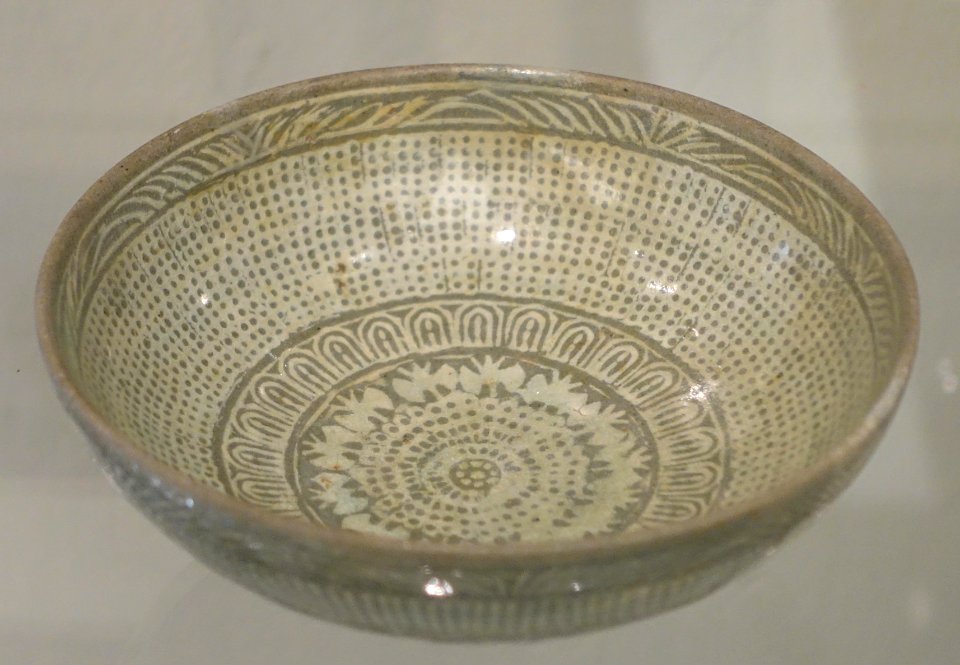 Bowl with stamped and inlaid decoration, Korea, Joseon, 15th century AD, stoneware - Östasiatiska museet, Stockholm - DSC09424