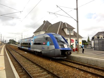 Bréauté (Seine-Mar.) Gare de Bréauté-Beuzeville, TER X73552, Fécamp - Le Havre
