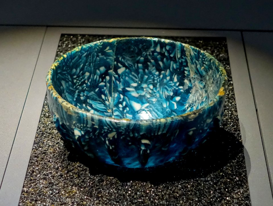 Bowl with ribbed shell, Italy, Roman, mid 1st century AD, mosaic glass - Landesmuseum Württemberg - Stuttgart, Germany - DSC03332