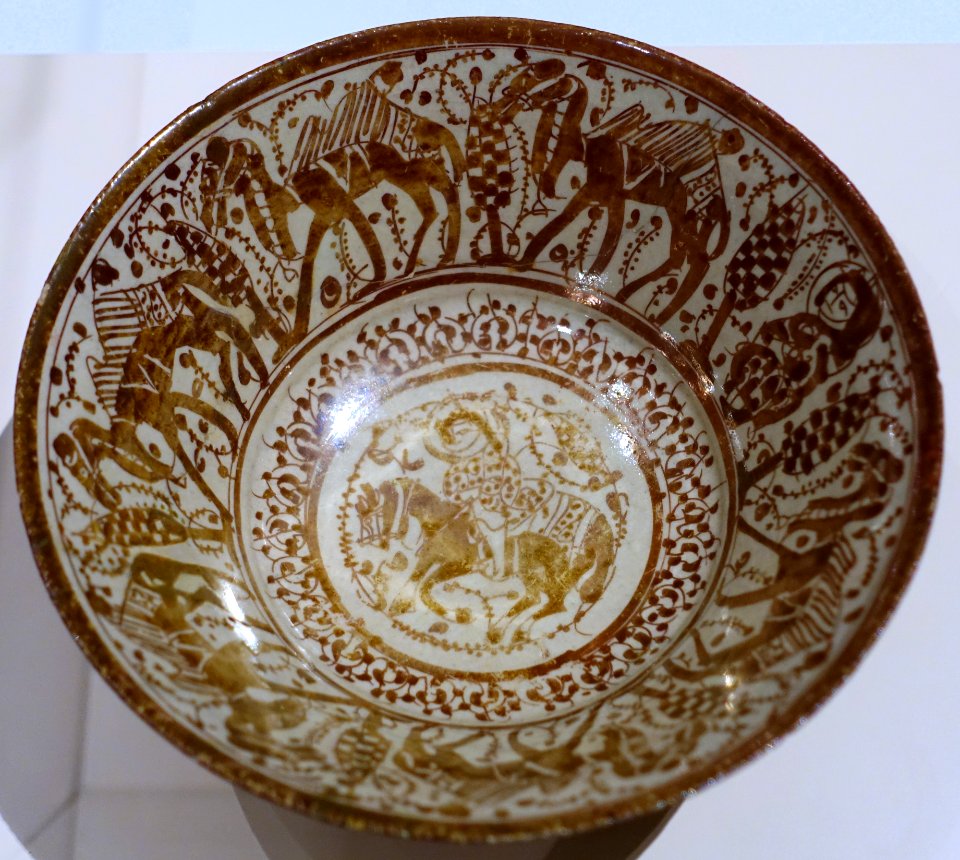 Bowl with royal rider and caravan, Iran, early 13th century AD, lustre painted fritware - Aga Khan Museum - Toronto, Canada - DSC06657