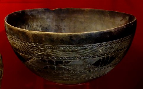 Bowl, Tuareg peoples, Algeria, Niger, or Mali, mid to late 20th century, wood - Fernbank Museum of Natural History - DSC09934