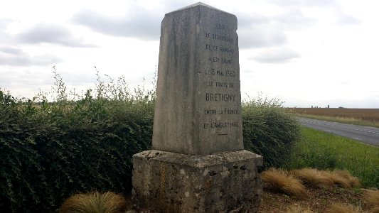 Brétigny - 10 - Stele du traité de Bretigny