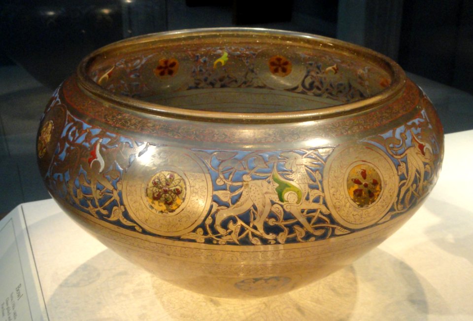Bowl, Syria, 1350s-1400s, glass gilded and enameled - Freer Gallery of Art - DSC05255