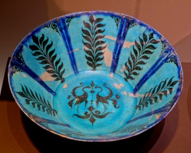 Bowl, Iran, early 13th century AD, frit body, underglaze black and blue, turquoise glaze - Montreal Museum of Fine Arts - Montreal, Canada - DSC09693