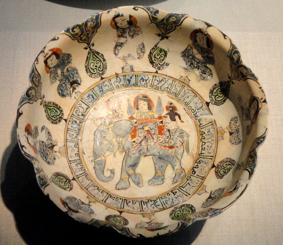 Bowl, Iran, late 12th-early 13th century, stonepaste body painted under glaze and over glaze with enamel - Freer Gallery of Art - DSC05360