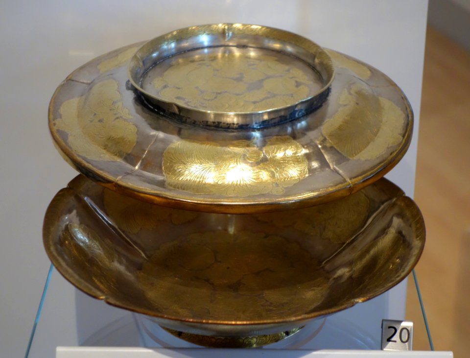 Bowl and cover related to Persian prototypes, China, view 1, Tang dynasty, 9th century AD, silver, gilt - Royal Ontario Museum - DSC04121