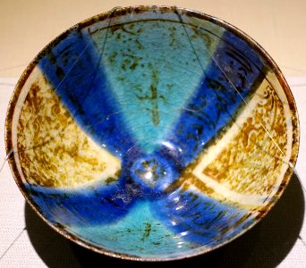 Bowl with design of flowering plants and blue pattern, Iran, 12th-13th century AD, luster ware pottery - Matsuoka Museum of Art - Tokyo, Japan - DSC07320