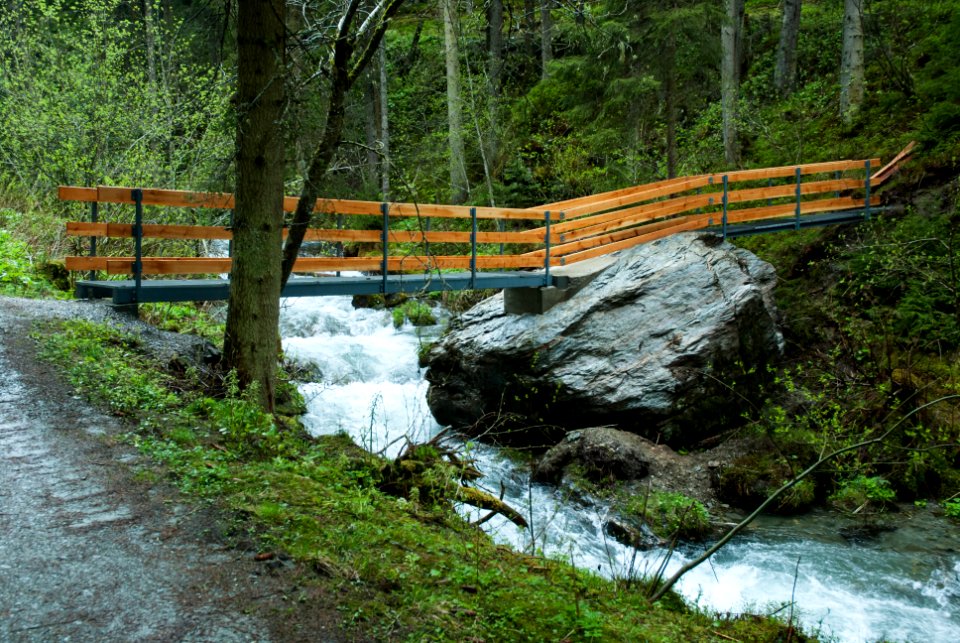 Brücke über den Voldertalbach